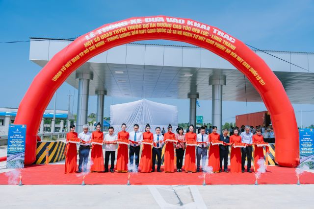 Lễ thông xe đưa vào khai thác tạm một số đoạn tuyến thuộc Dự án đường cao tốc Bến Lức Long Thành