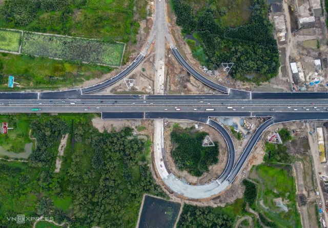 Từ 07 giờ 00 phút ngày 20/8/2025, bắt đầu thu phí các phương tiện di chuyển qua Nút giao Vành đai 3 TP. Hồ Chí Minh