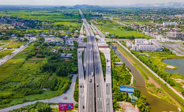 Thông tin báo chí về việc điều chỉnh tạm thời Phương án tổ chức giao thông đoạn Km225+900-Km227+500 Đường cao tốc Cầu Giẽ - Ninh Bình để phục vụ  thi công giai đoạn 3 Dự án đầu tư xây dựng nút giao Phú Thứ và  tuyến đường kết nối tại xã Tiên Hiệp, thành p