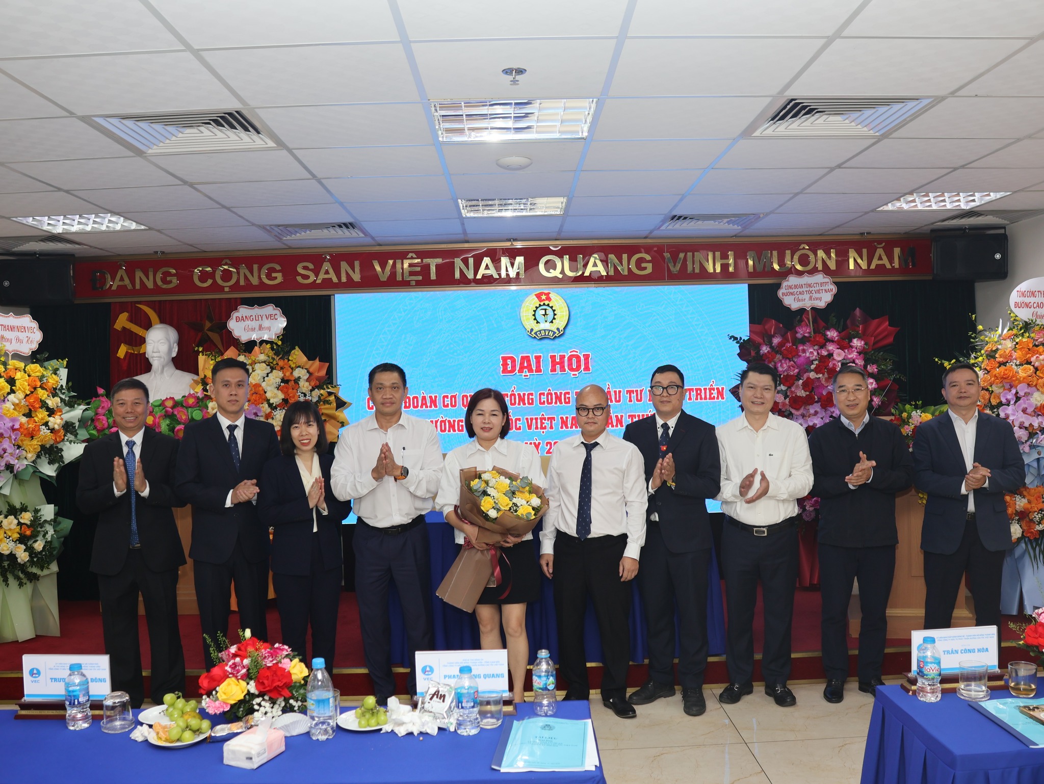VEC được tặng Bằng khen của Tổng Liên đoàn Lao động Việt Nam
