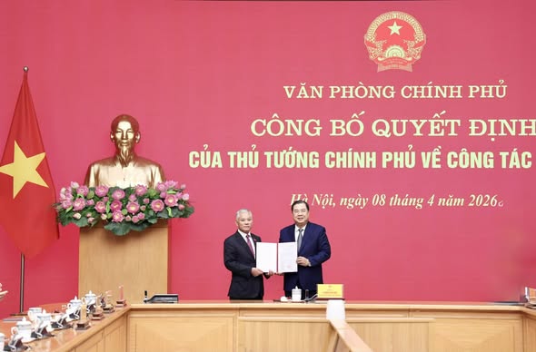 Công bố Quyết định điều động, bổ nhiệm đồng chí Đôn Tuấn Phong giữ chức Phó Chủ nhiệm Văn phòng Chính phủ