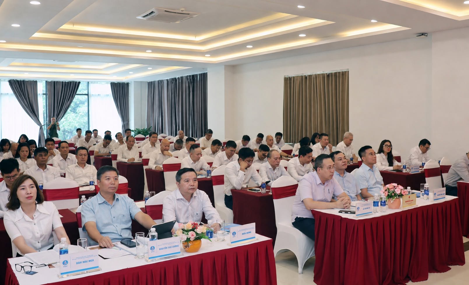 VEC SƠ KẾT CÔNG TÁC ĐẢNG, SẢN XUẤT KINH DOANH 6 THÁNG ĐẦU NĂM 2026; PHÁT ĐỘNG THI ĐUA CAO ĐIỂM TẠI HAI DỰ ÁN TRỌNG ĐIỂM
